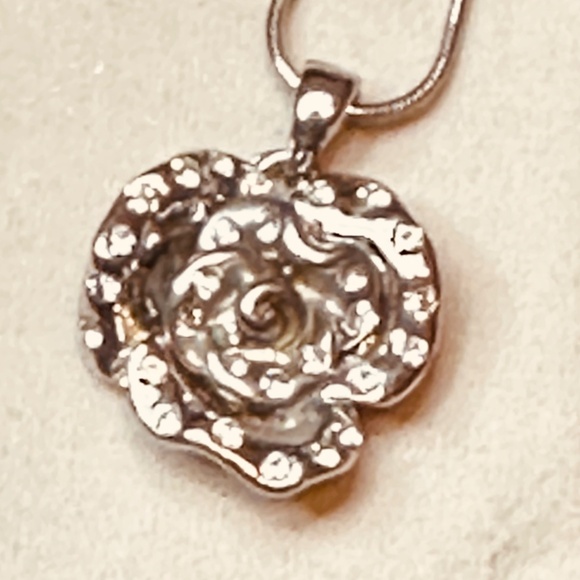 Silver Tone Rose Shaped Pendant w/Clear Crystals & Snake Chain Vintage - Picture 5 of 15